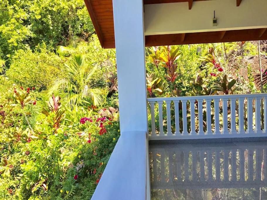 Hilltop South - Villa Bougainville Takamaka Bagian luar foto
