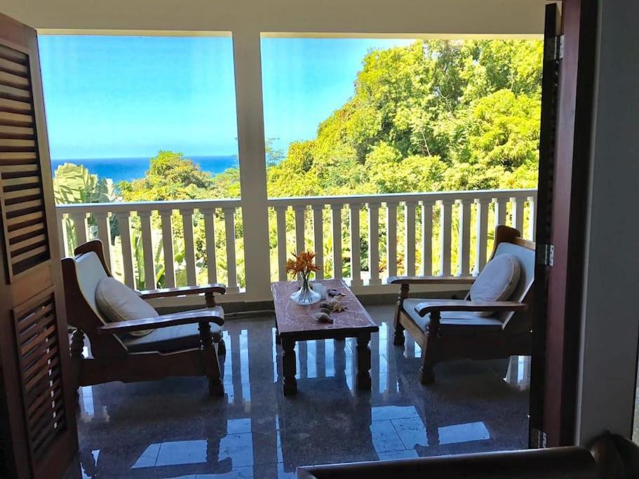 Hilltop South - Villa Bougainville Takamaka Bagian luar foto