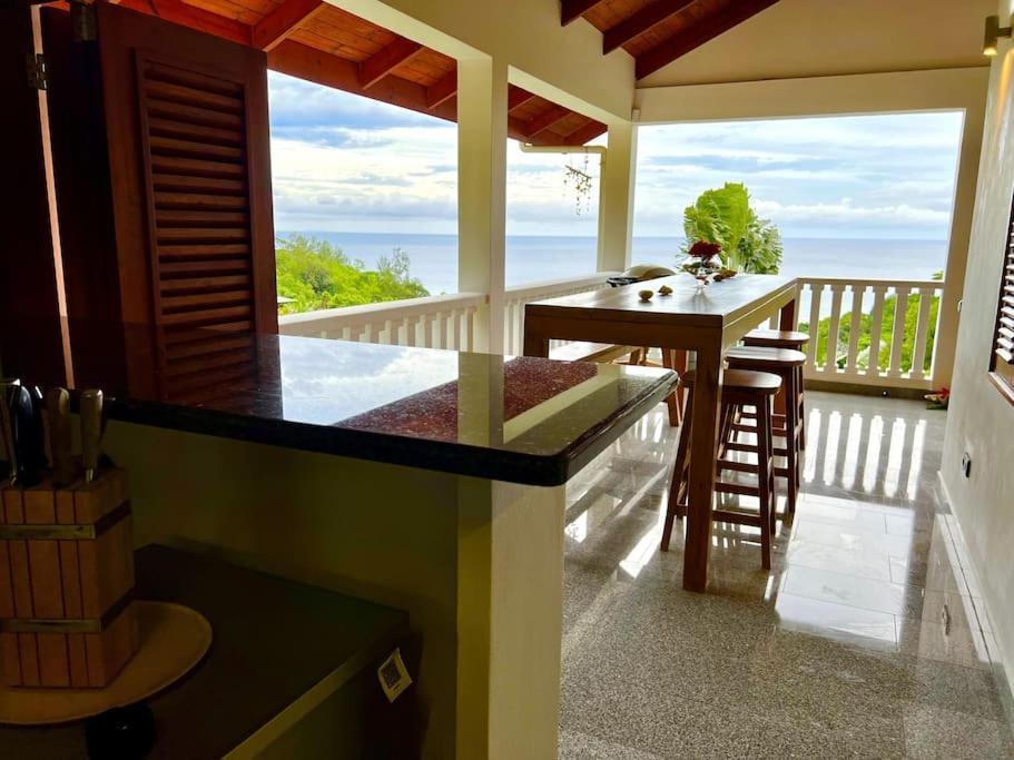 Hilltop South - Villa Bougainville Takamaka Bagian luar foto