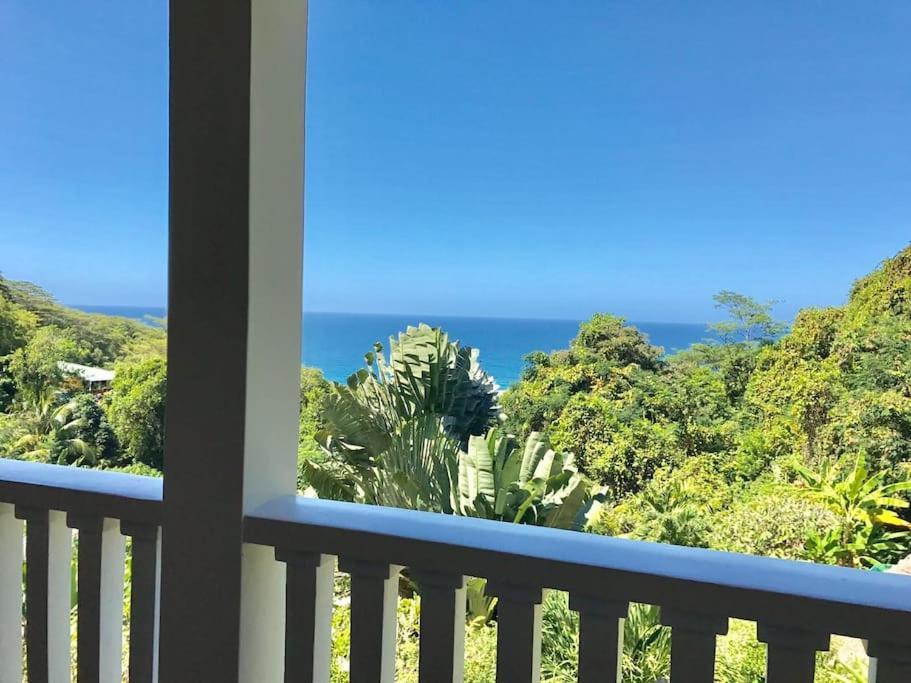 Hilltop South - Villa Bougainville Takamaka Bagian luar foto