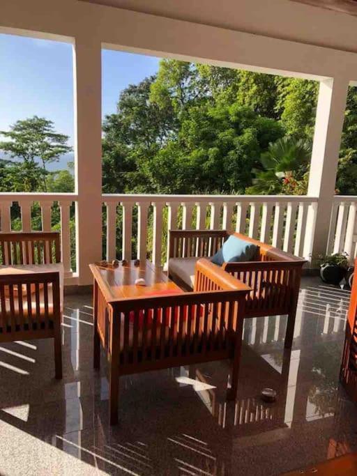 Hilltop South - Villa Bougainville Takamaka Bagian luar foto