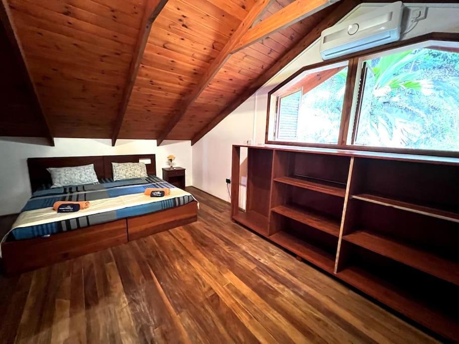 Hilltop South - Villa Bougainville Takamaka Bagian luar foto