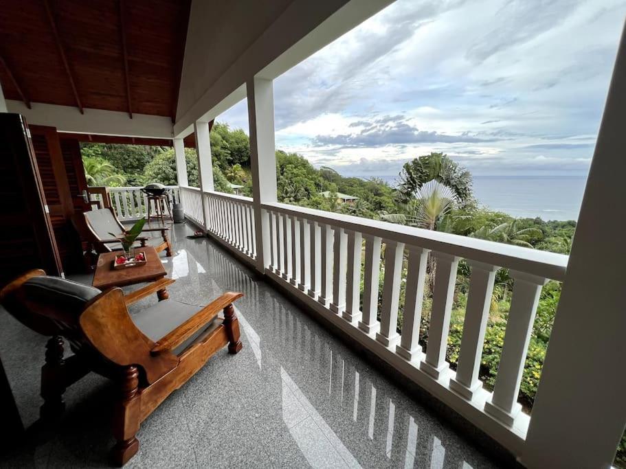 Hilltop South - Villa Bougainville Takamaka Bagian luar foto