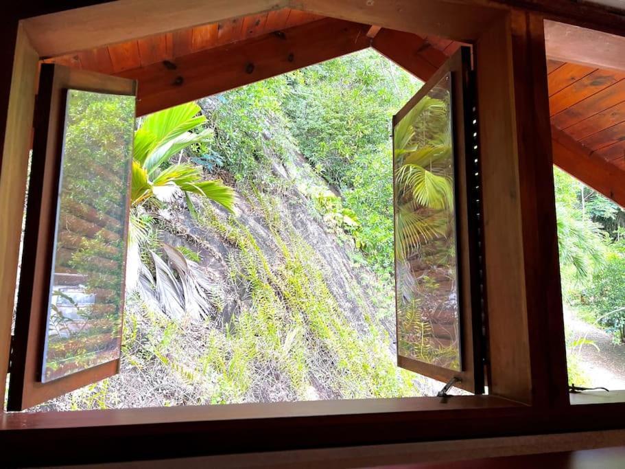 Hilltop South - Villa Bougainville Takamaka Bagian luar foto
