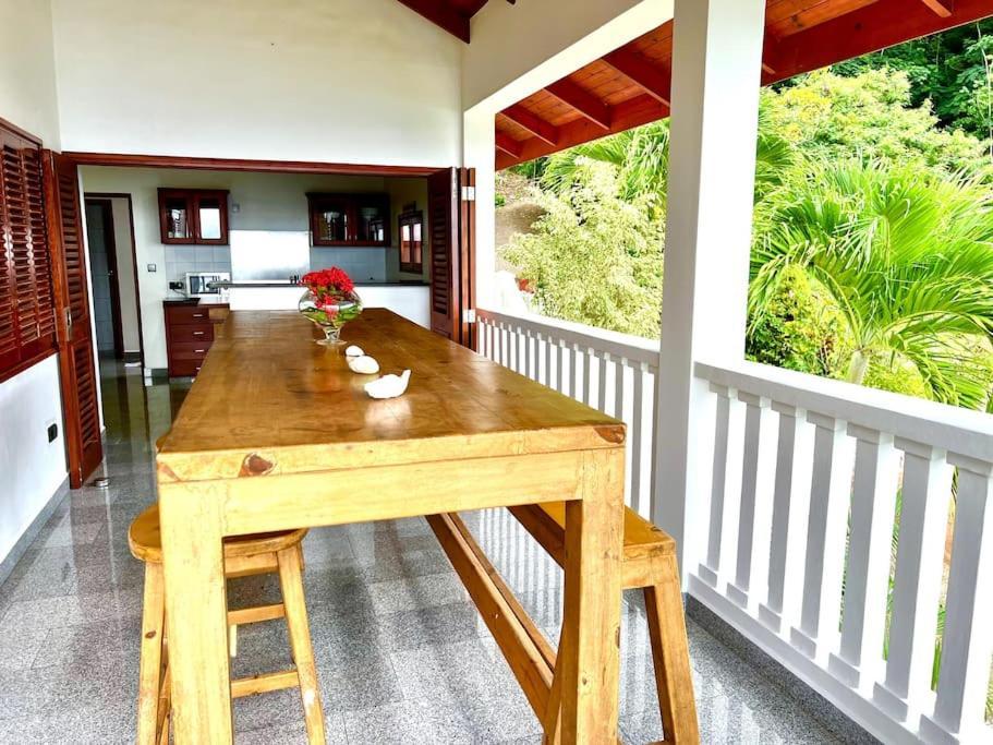 Hilltop South - Villa Bougainville Takamaka Bagian luar foto