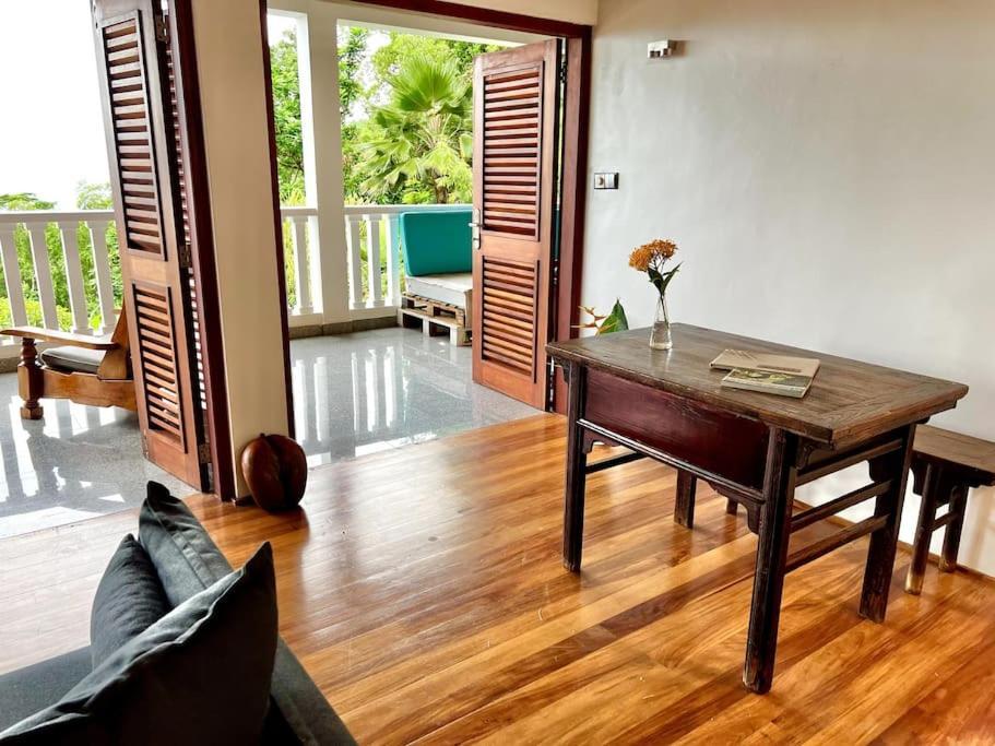 Hilltop South - Villa Bougainville Takamaka Bagian luar foto